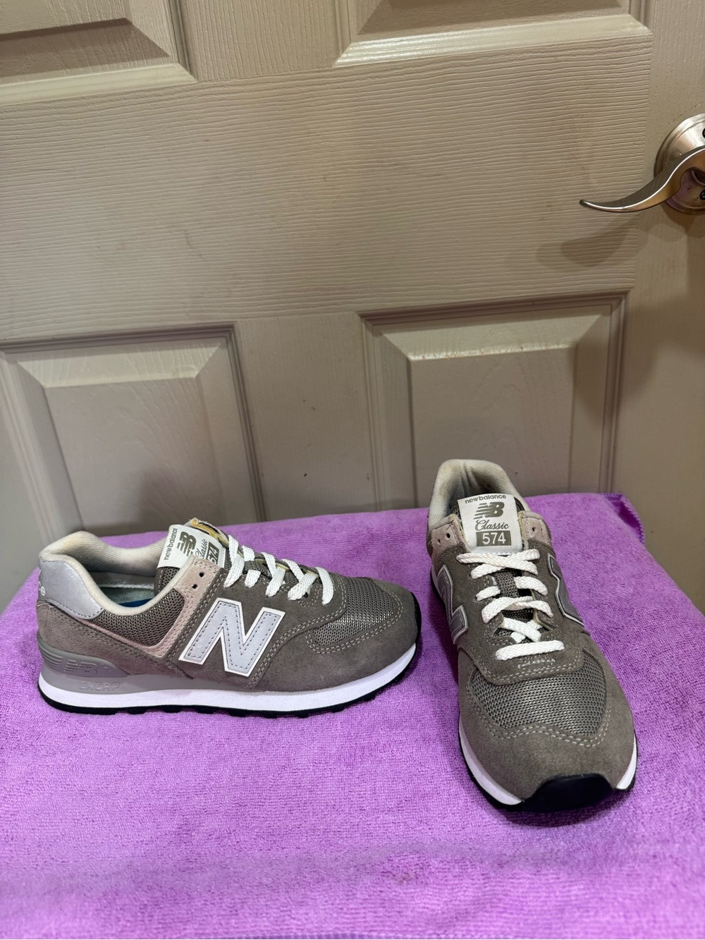 New Balance 574 Core Classic Grey White Sneakers Women’s Size 6.5 WL574EG